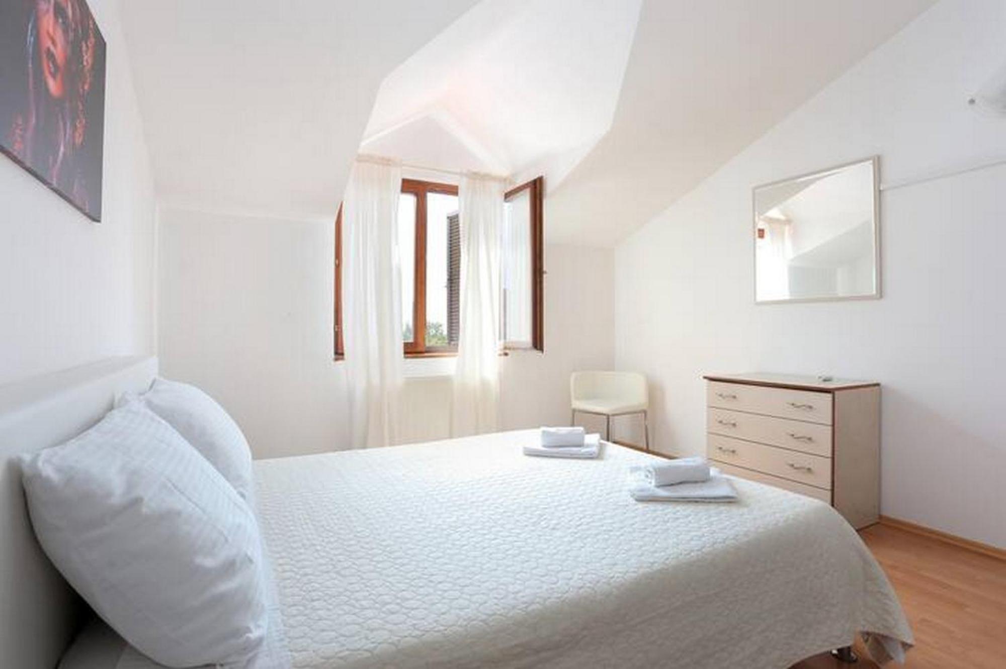 Holiday Home Mons Aureus Gornje Sitno Exterior photo