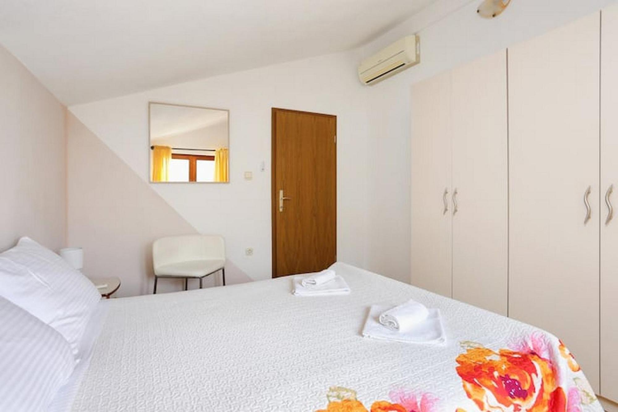 Holiday Home Mons Aureus Gornje Sitno Exterior photo