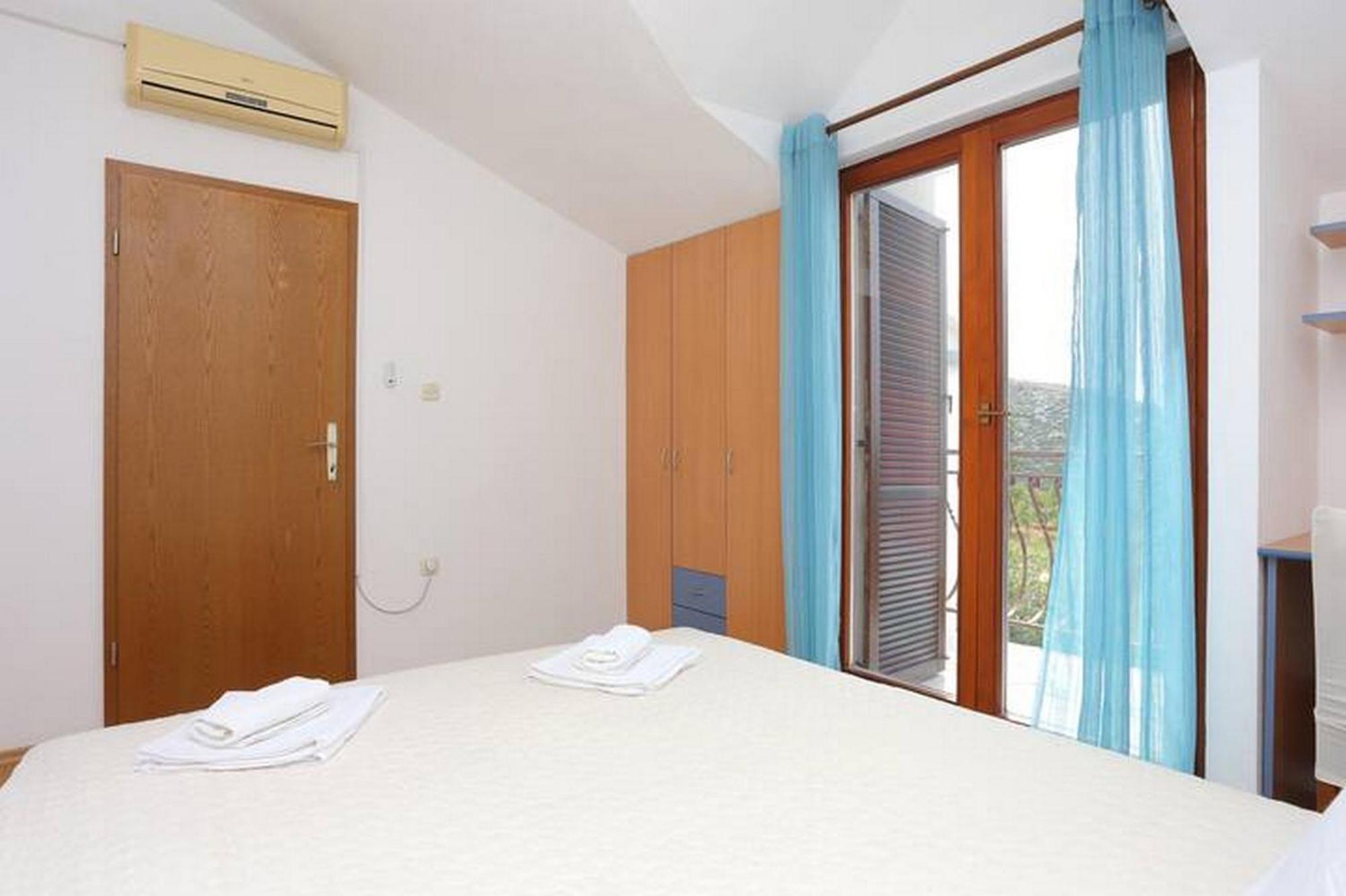 Holiday Home Mons Aureus Gornje Sitno Exterior photo